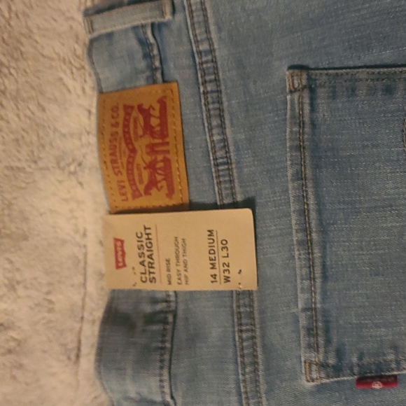 NWT !! LEVI SCULPT JEANS !! - Picture 6 of 7